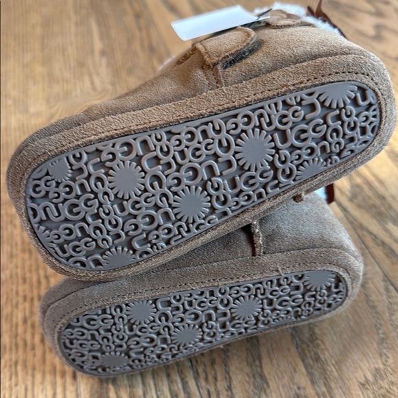 Mini Bailey Bow II UGG Toddler Boots - Picture 4 of 5